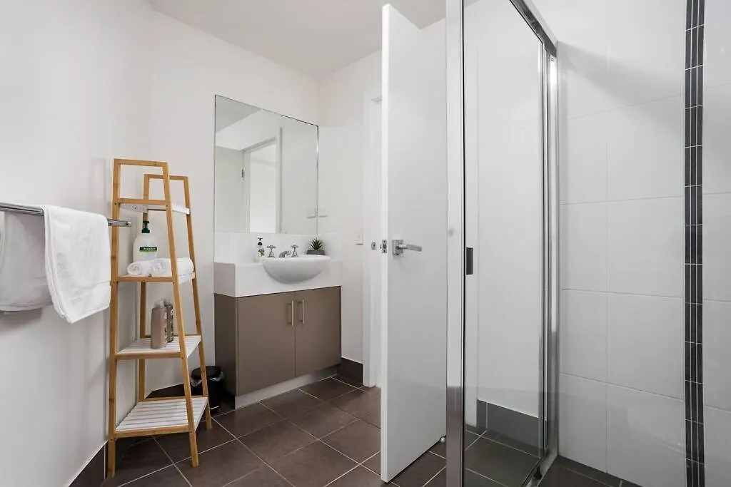 Panoramic Views 3Br Cairns City Apartment