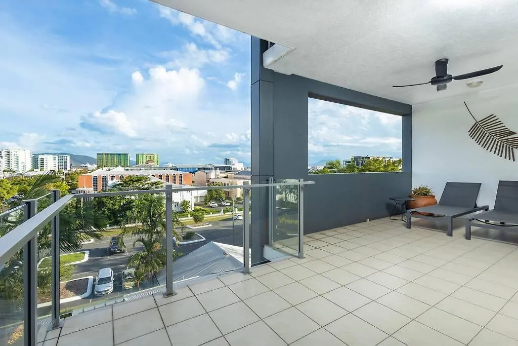 Panoramic Views 3Br Cairns City Apartment Australia