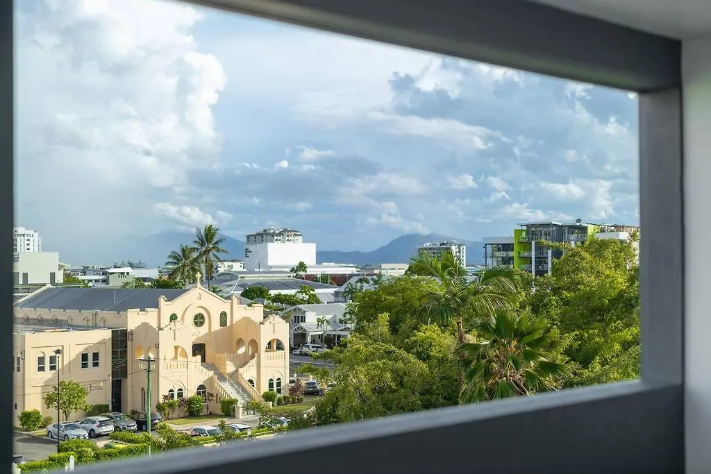 Panoramic Views 3Br Cairns City Apartment