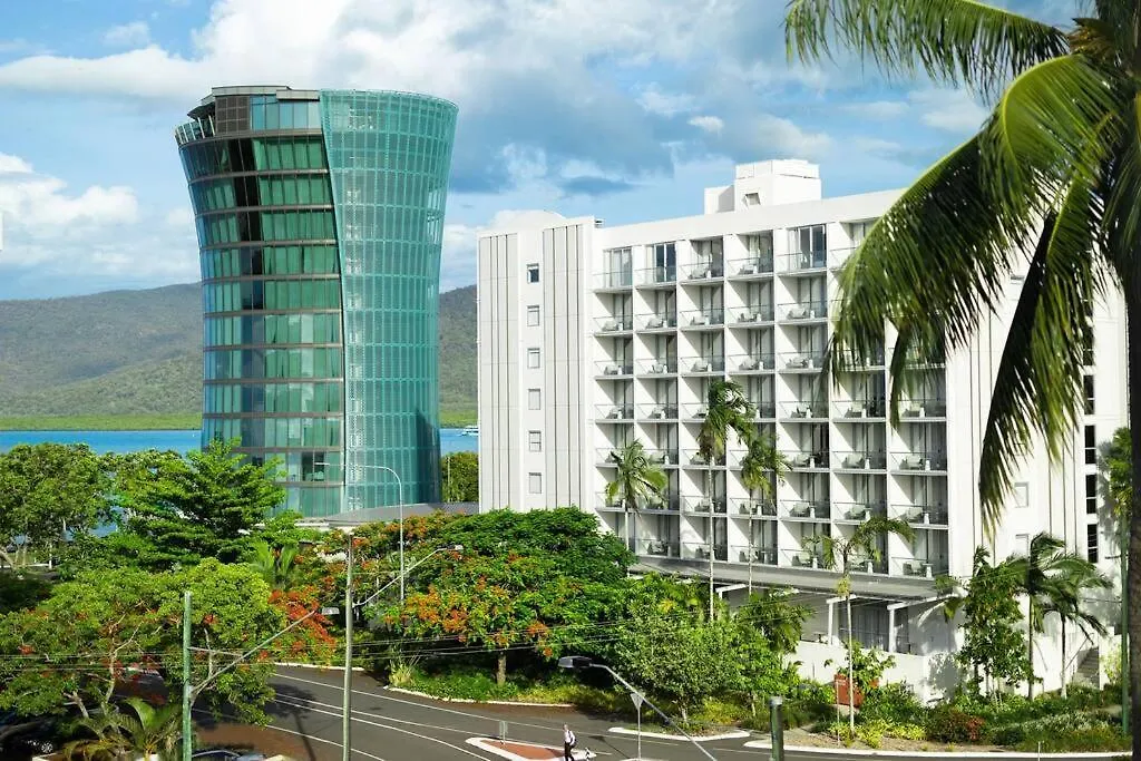 Panoramic Views 3Br Cairns City Apartment