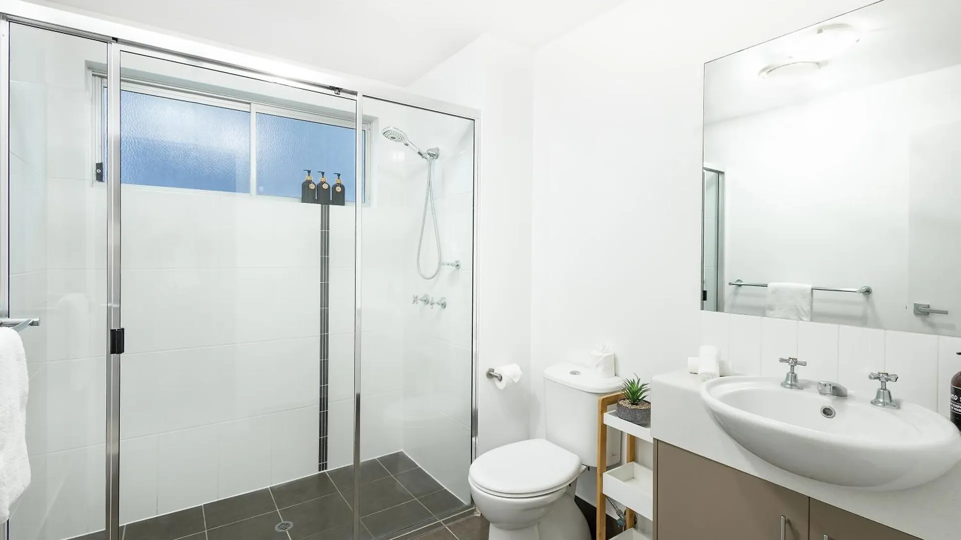 Panoramic Views 3Br Cairns City Apartment 0*,